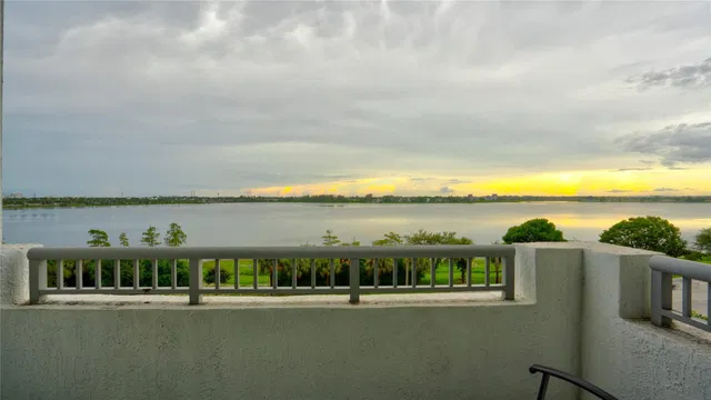 The Edge Unit 408 photo 5