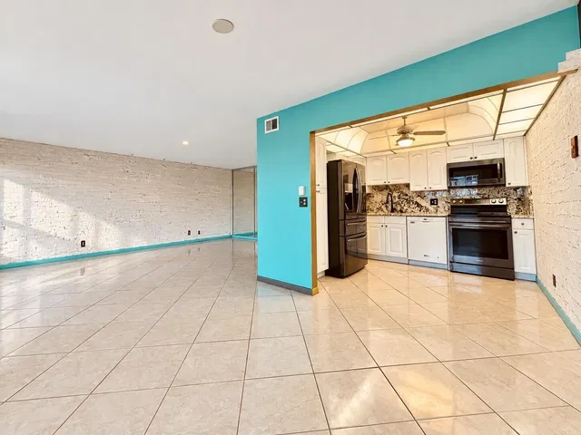 Residence photo 2