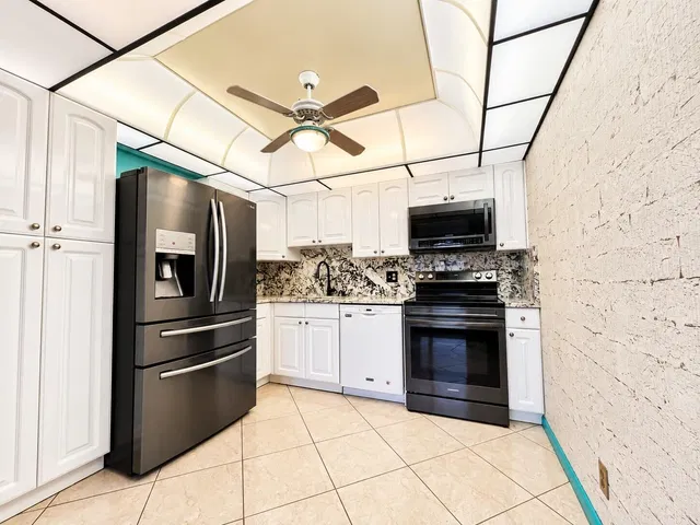 Residence photo 3