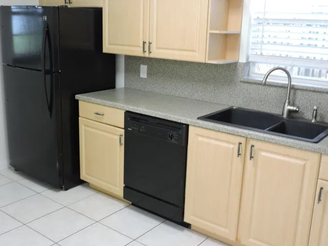 Residence photo 3