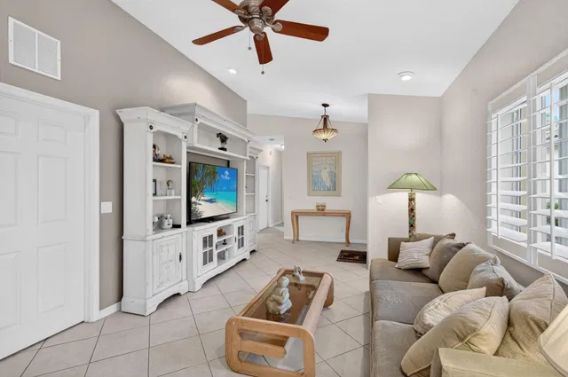 Residence photo 16