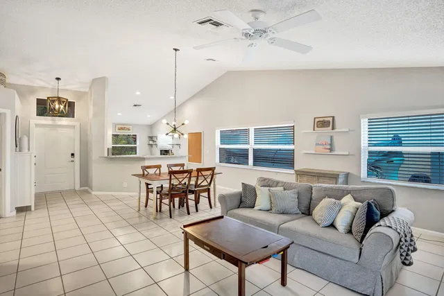  Residence photo 5