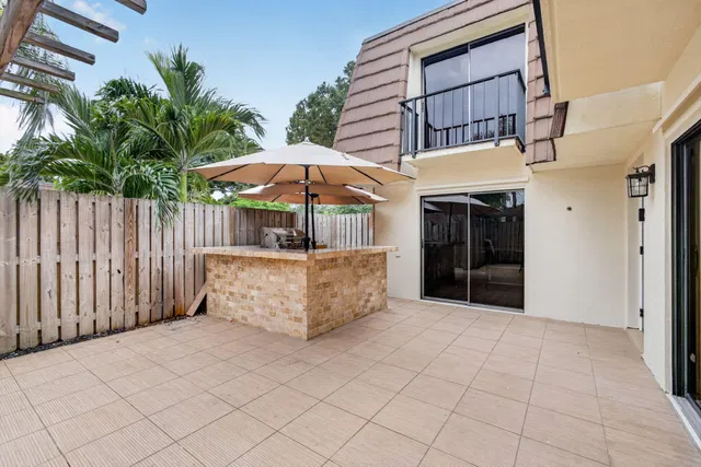 Residence photo 2