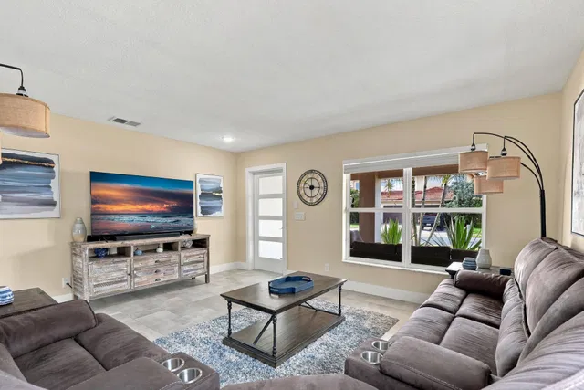  Residence photo 6