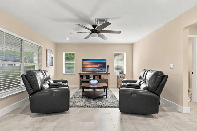  Residence photo 20