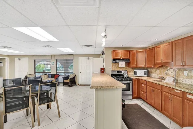  Unit 230 photo 32