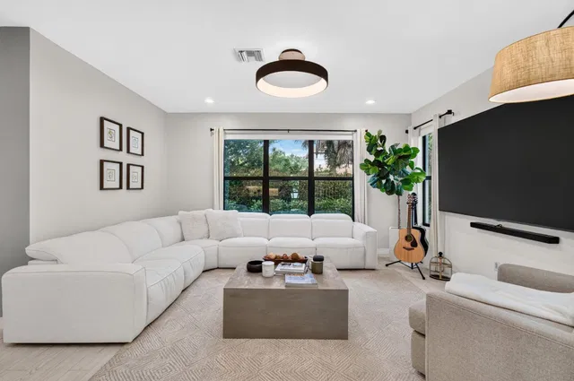 Residence photo 17