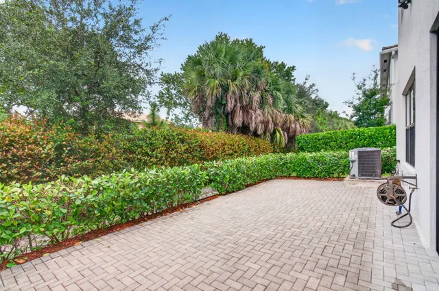 Residence photo 74