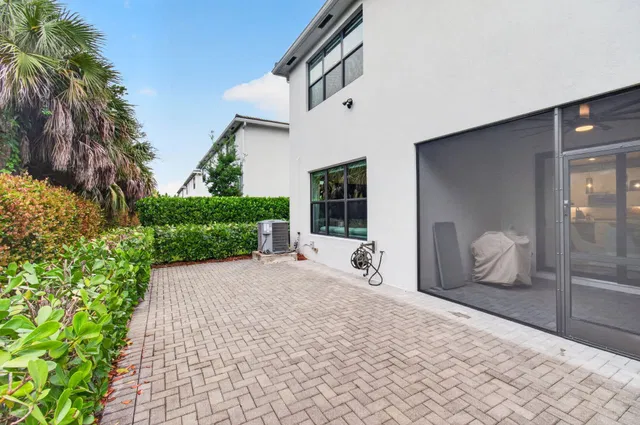Residence photo 75