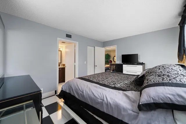 Unit 108 photo 19