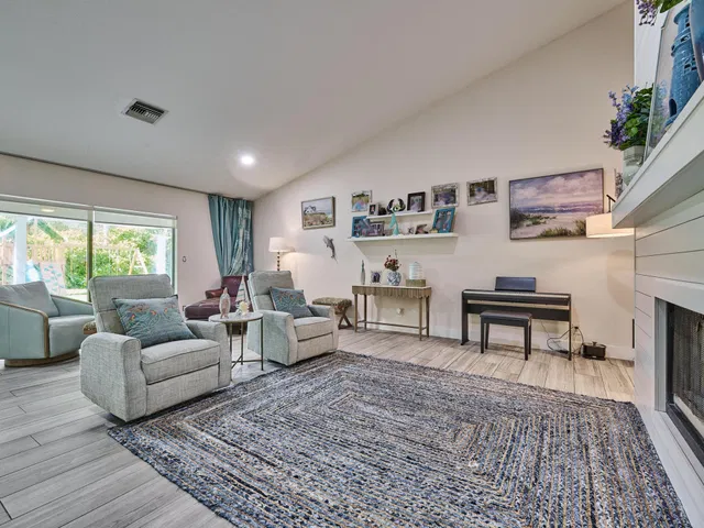  Residence photo 60