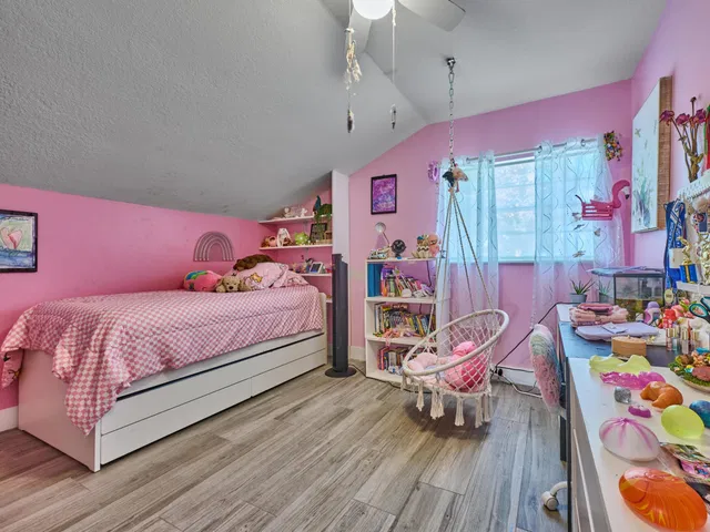  Residence photo 77
