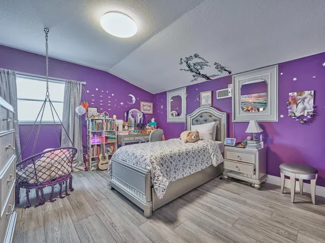 Residence photo 81