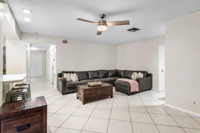 Residence photo 15