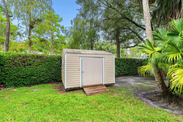 Residence photo 32