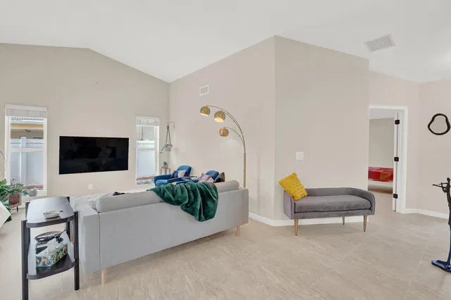  Residence photo 11
