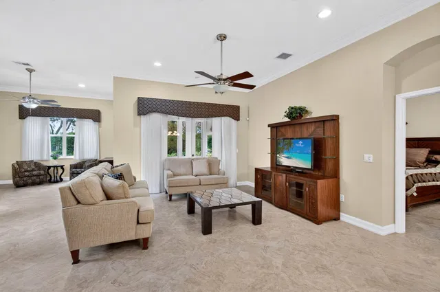  Residence photo 11