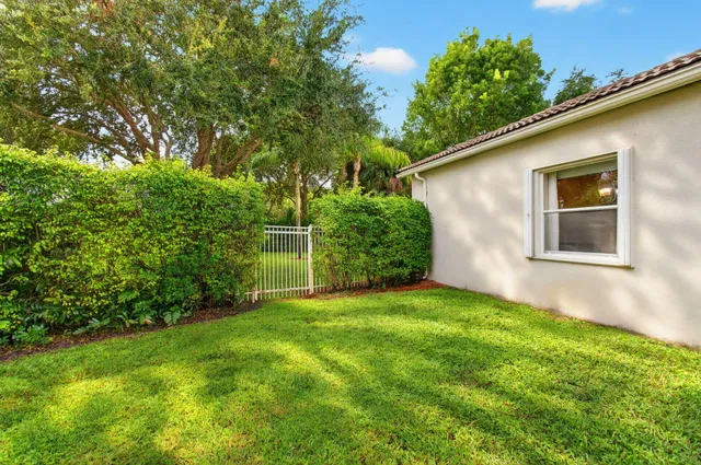  Residence photo 72