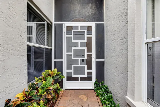 Residence photo 3
