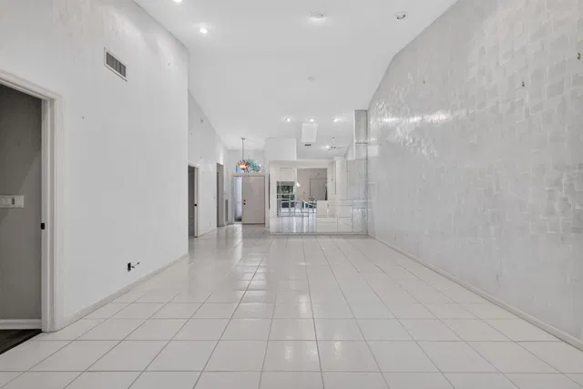 Residence photo 12