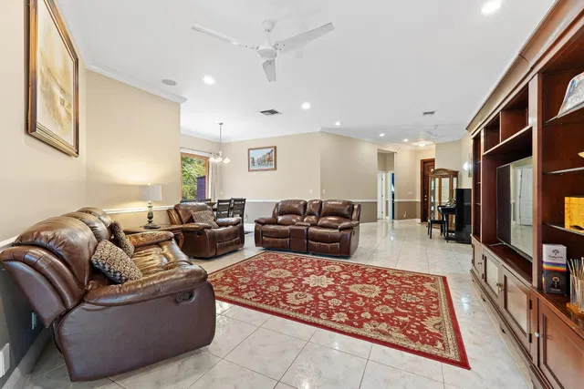  Residence photo 6