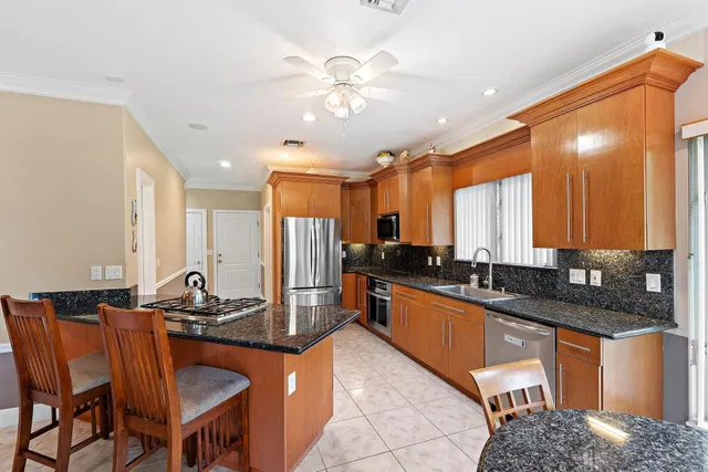  Residence photo 9