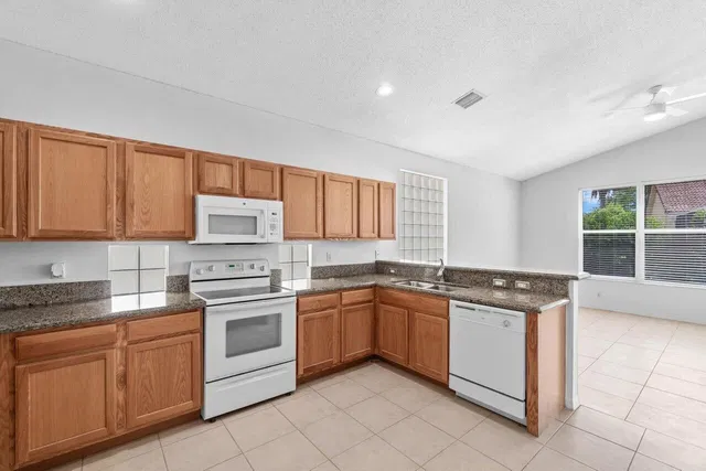  Residence photo 11