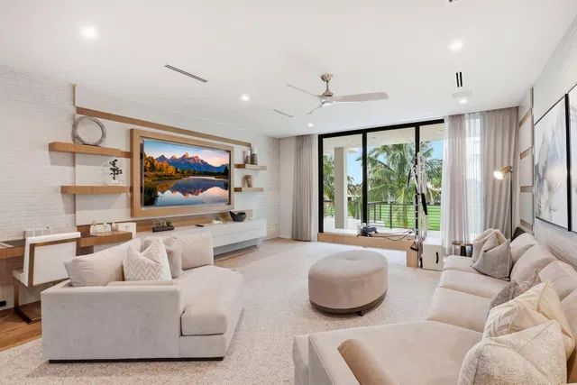 Royal Palm Yacht and Country Club Residence photo 6