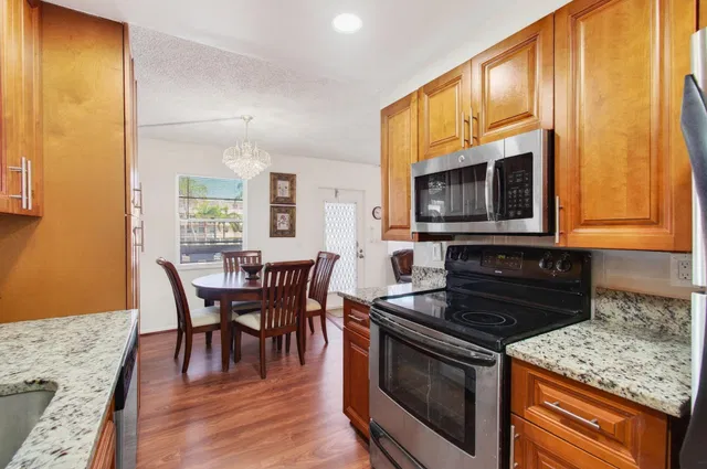 Residence photo 8