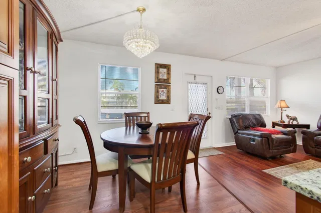 Residence photo 11