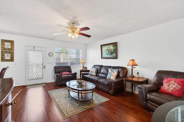 Residence photo 16