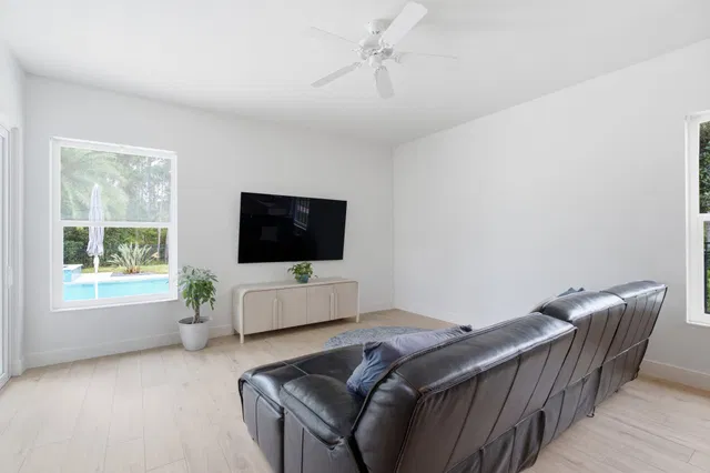 Residence photo 11