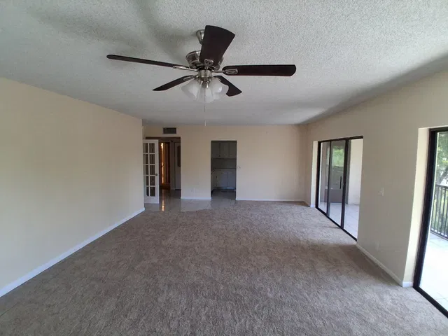 Unit 403 photo 9