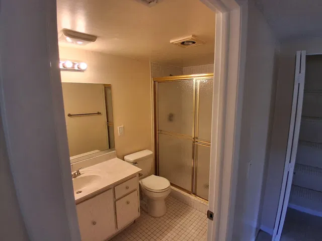 Unit 403 photo 17