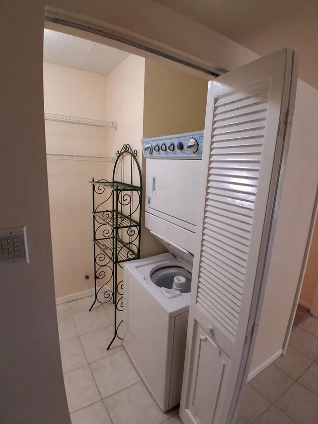 Unit 403 photo 19