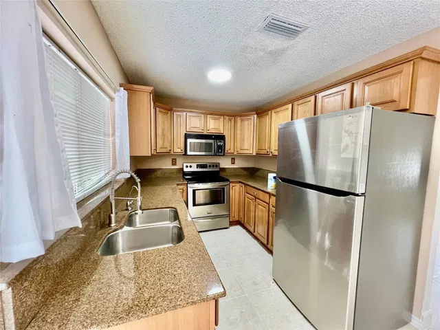 Residence photo 3