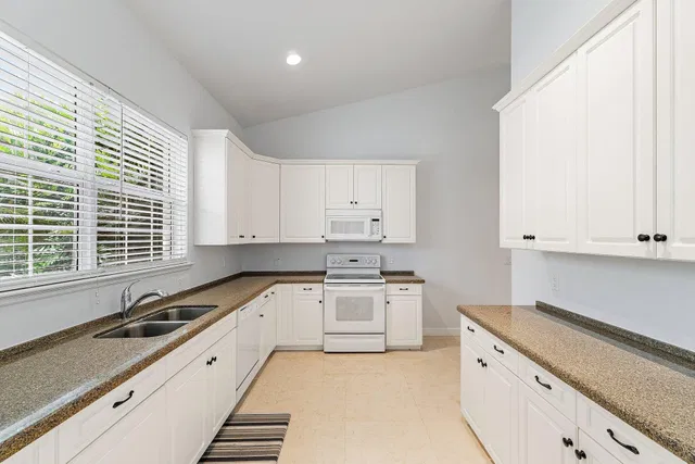 Residence photo 68