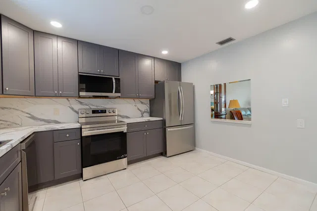Residence photo 3