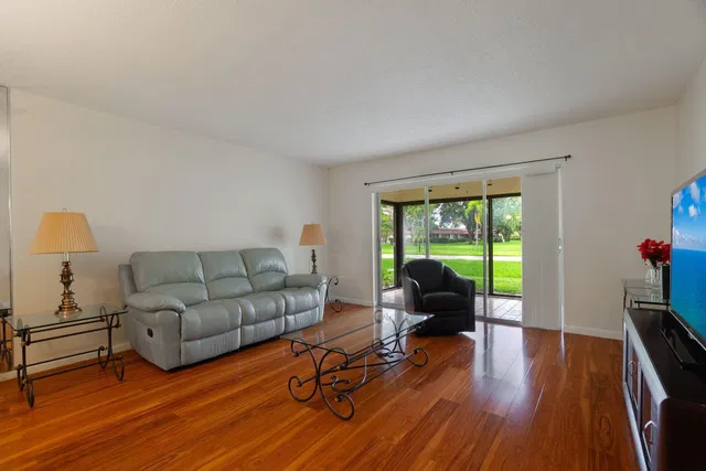 Residence photo 8