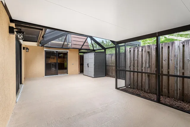  Residence photo 5