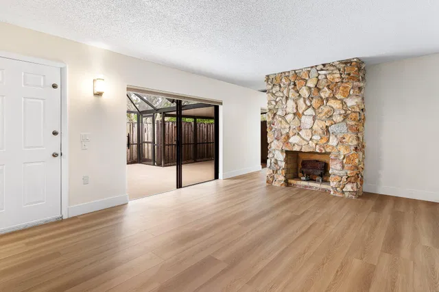  Residence photo 8