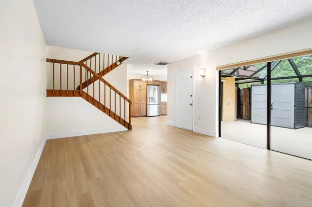  Residence photo 12