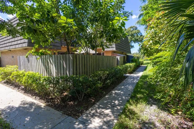  Residence photo 26