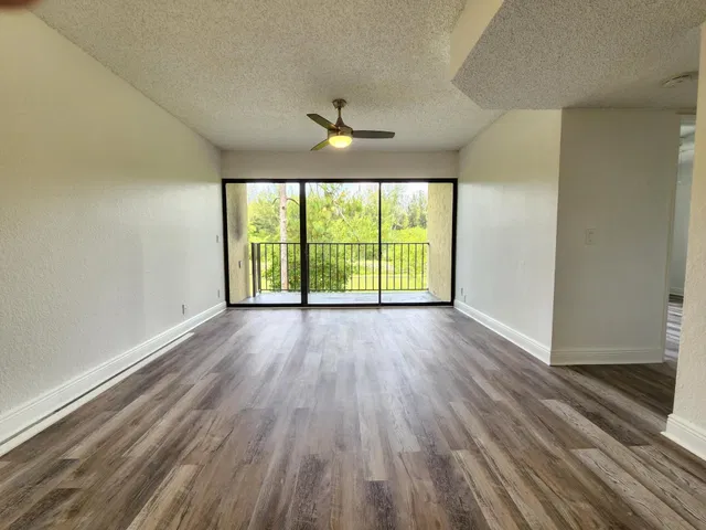  Unit F photo 11