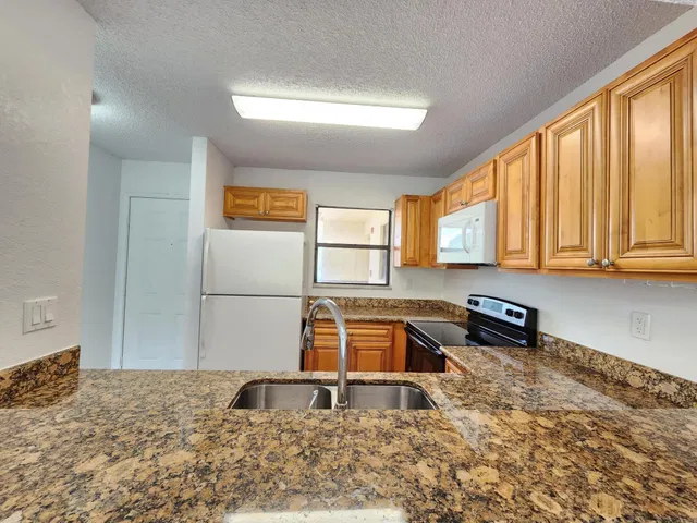  Unit F photo 32