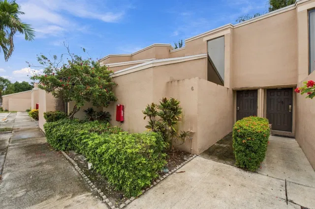 Unit Apt 6 photo 4