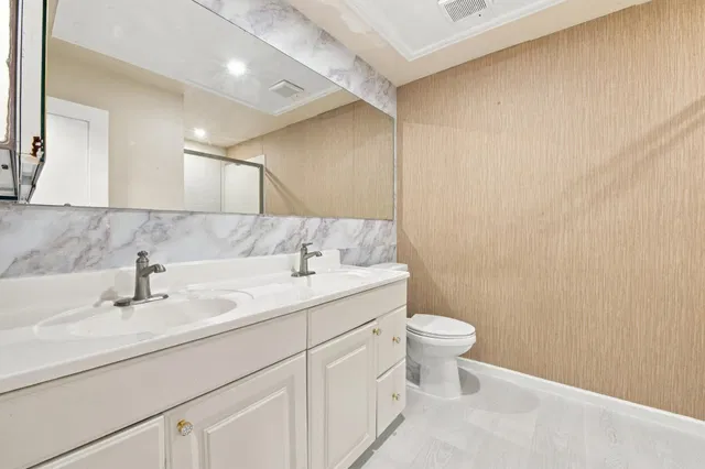 Unit Apt 6 photo 8