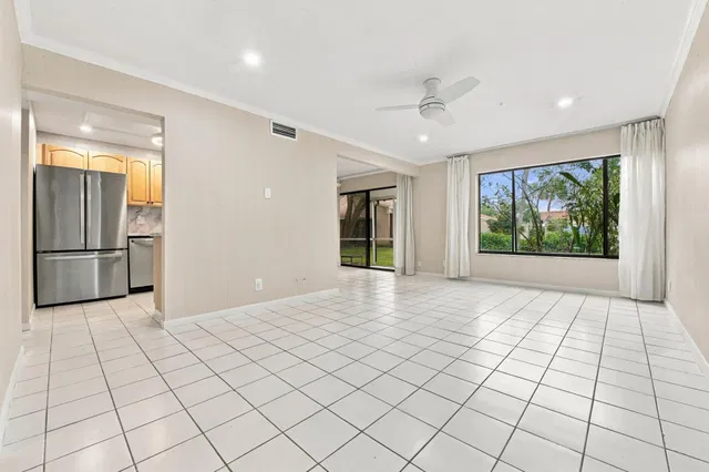 Unit Apt 6 photo 11
