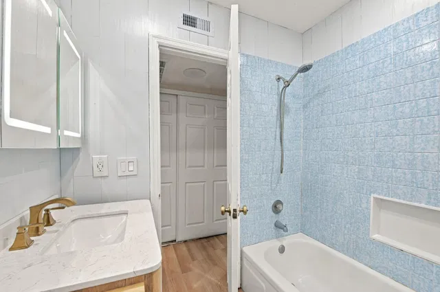 Unit Apt 6 photo 13