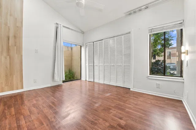 Unit Apt 6 photo 14